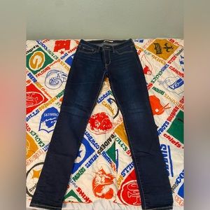 (28) 711 Levi Skinny Jeans